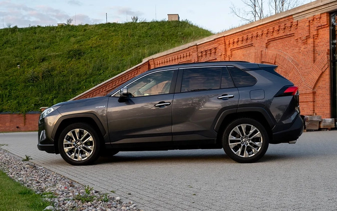 Toyota RAV4 cena 187000 przebieg: 29476, rok produkcji 2021 z Płock małe 631